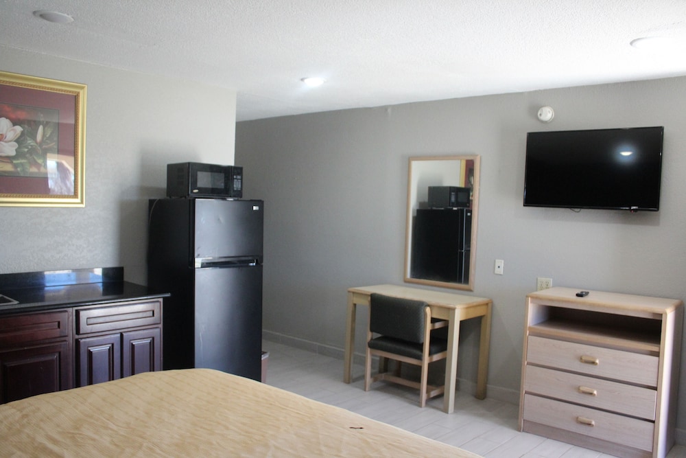 Village Inn Cotulla - photo 18