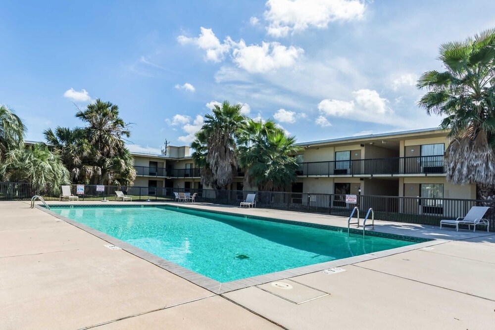 Eco Inn Suites by Hotel O Baytown - photo 23