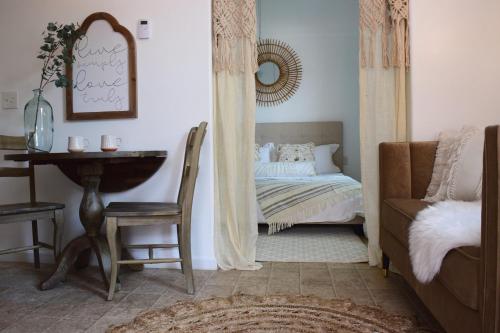Le Petit Guesthouse King Bed Walk to Whitworth — 4-Star Luxury Hotel in Spokane, United States