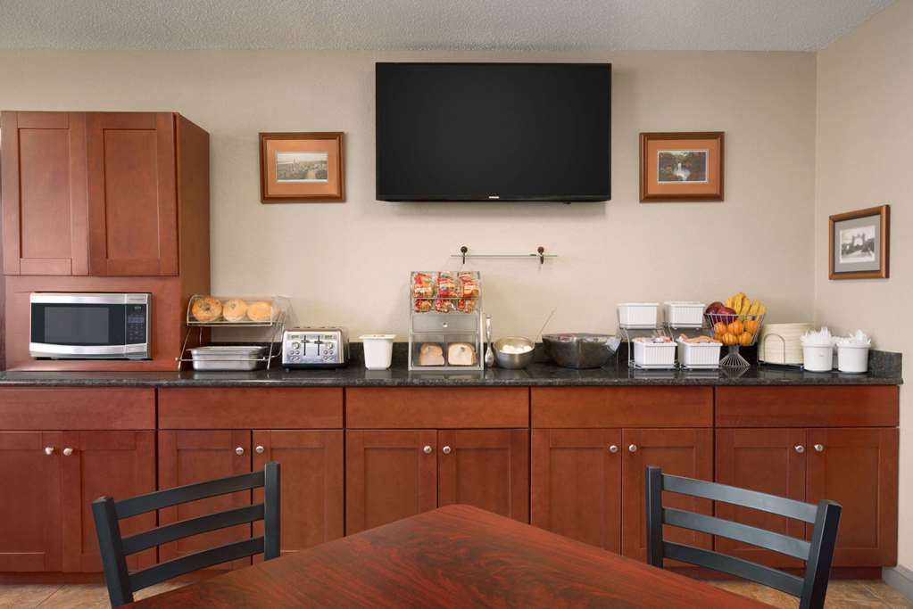 Super 8 by Wyndham Ithaca - photo 7