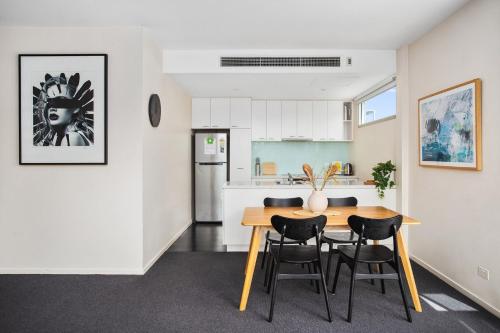 Boutique Stays Zinc Views 501 — 4-Star Luxury Hotel in Melbourne, Australia