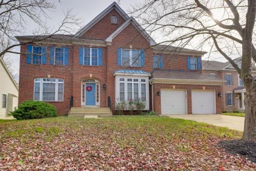 Pet Friendly Lanham Getaway with Community Pool — hotel in Lanham