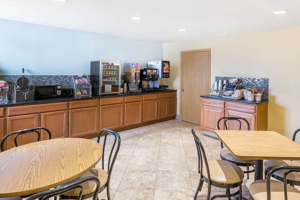 Super 8 by Wyndham Wichita Airport - photo 21
