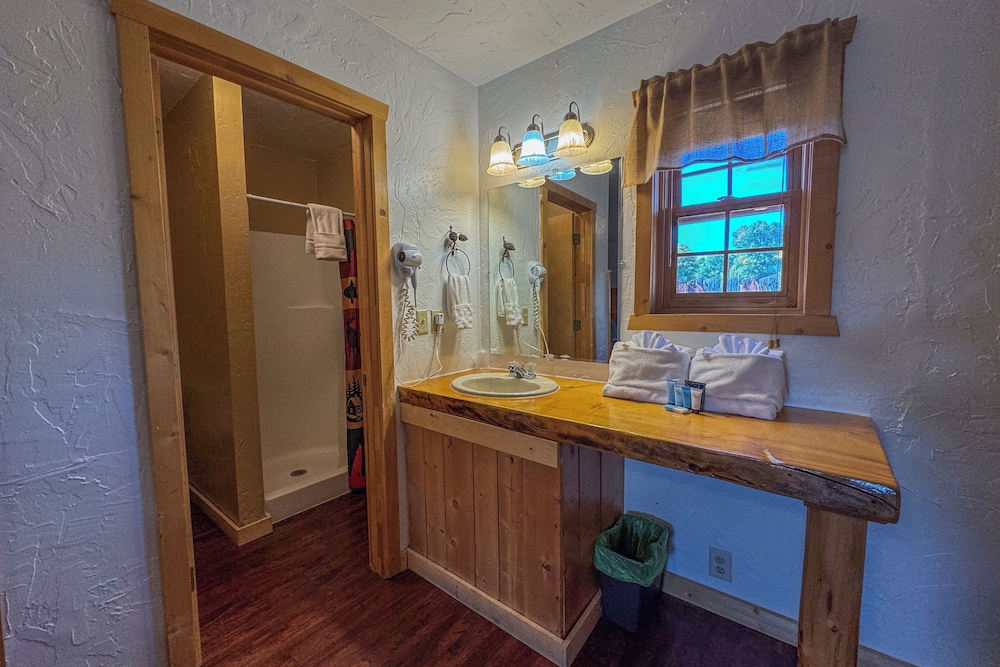 Chinook Winds Motel - photo 132
