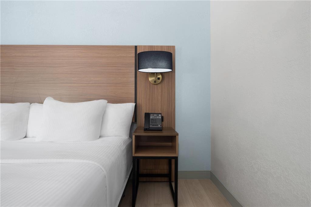 La Quinta Inn & Suites by Wyndham Raleigh Cary - photo 18