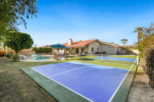 Cheerful villa with Pool Spa & Private Pickleball Court — 4-Star Luxury Hotel in Bermuda Dunes, United States