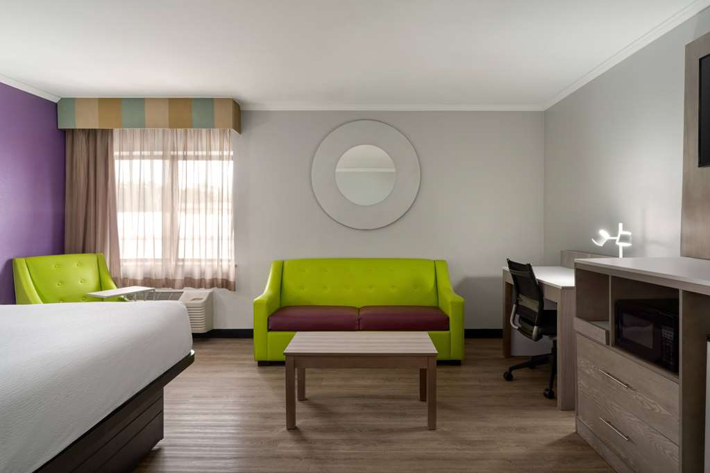 La Quinta Inn by Wyndham Birmingham Inverness - photo 10