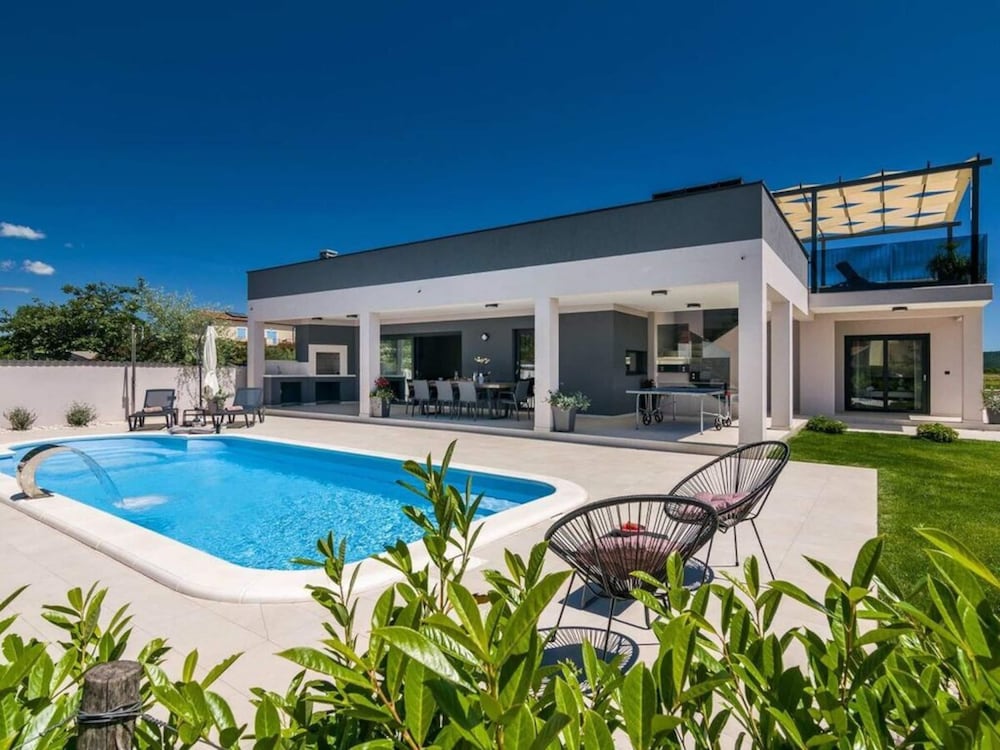 Villa Bella Vita — 4-Star Luxury Hotel in Barban, Croatia