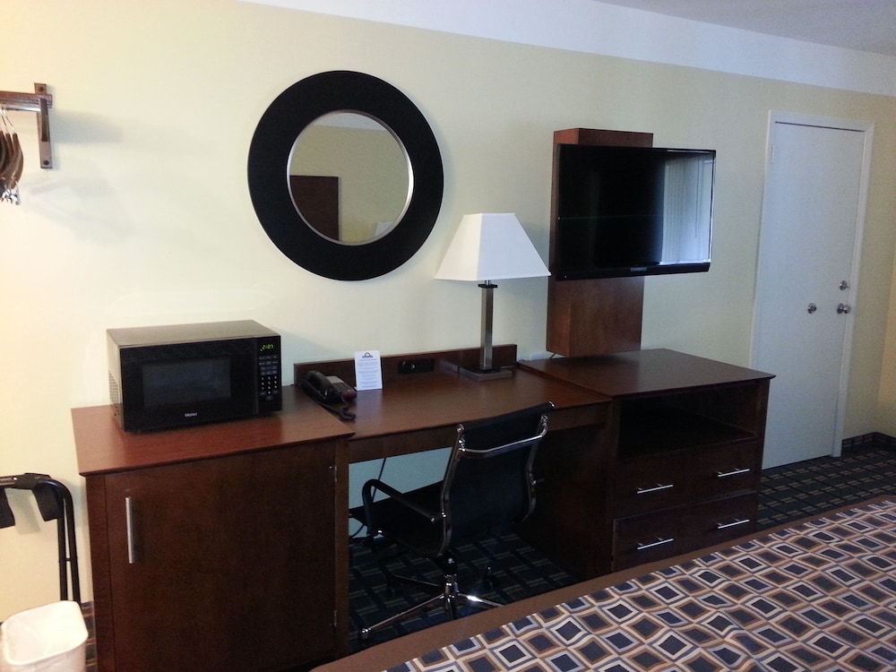 Days Inn by Wyndham Fultondale - photo 11
