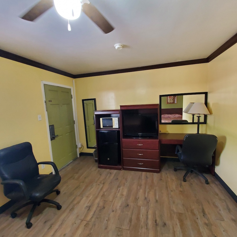 Vanguard Motel - photo 4