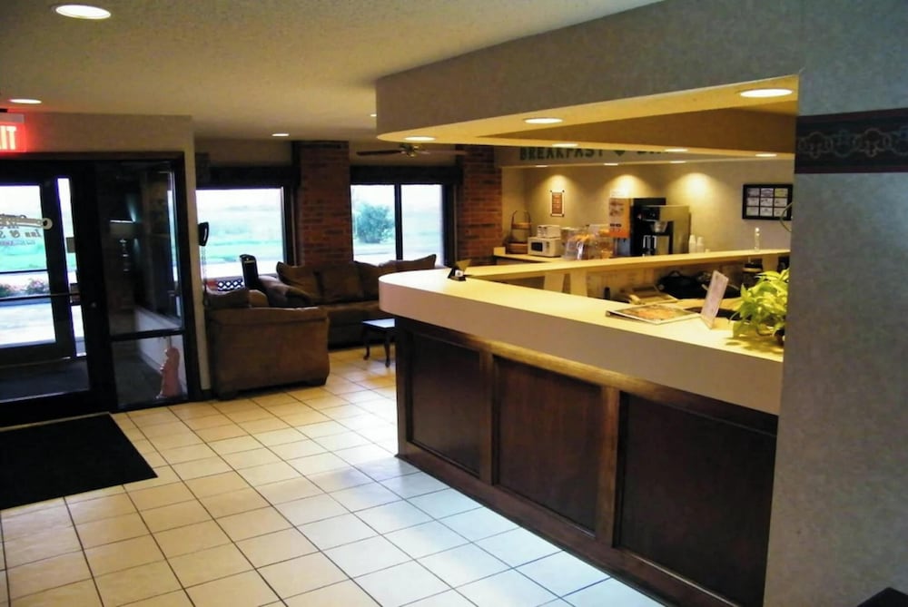 Capital O Amerihost Inn and Suites Mexico Hwy 54 MO - photo 2