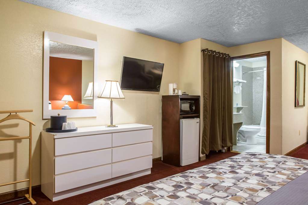 Rodeway Inn & Suites Branford Guilford - photo 24