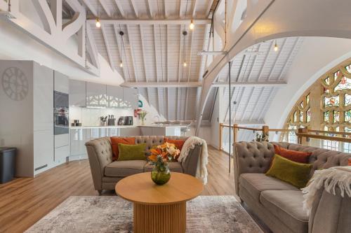 Wycliffe Chapel Unique Church Penthouse — 4-Star Luxury Hotel in Ilford, United Kingdom