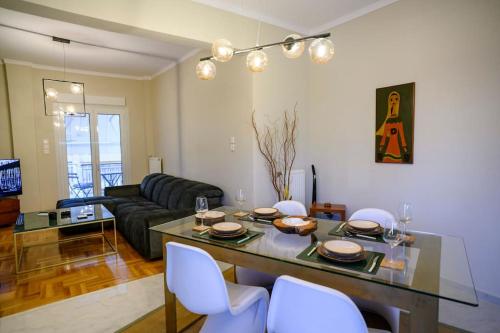 Luxury Modern 2 Bed Elegance — 4-Star Luxury Hotel in Palaio Faliro, Greece