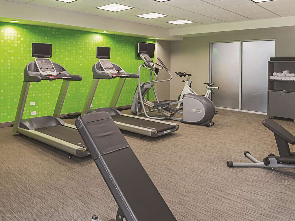 La Quinta Inn & Suites by Wyndham Fort Worth North - photo 11