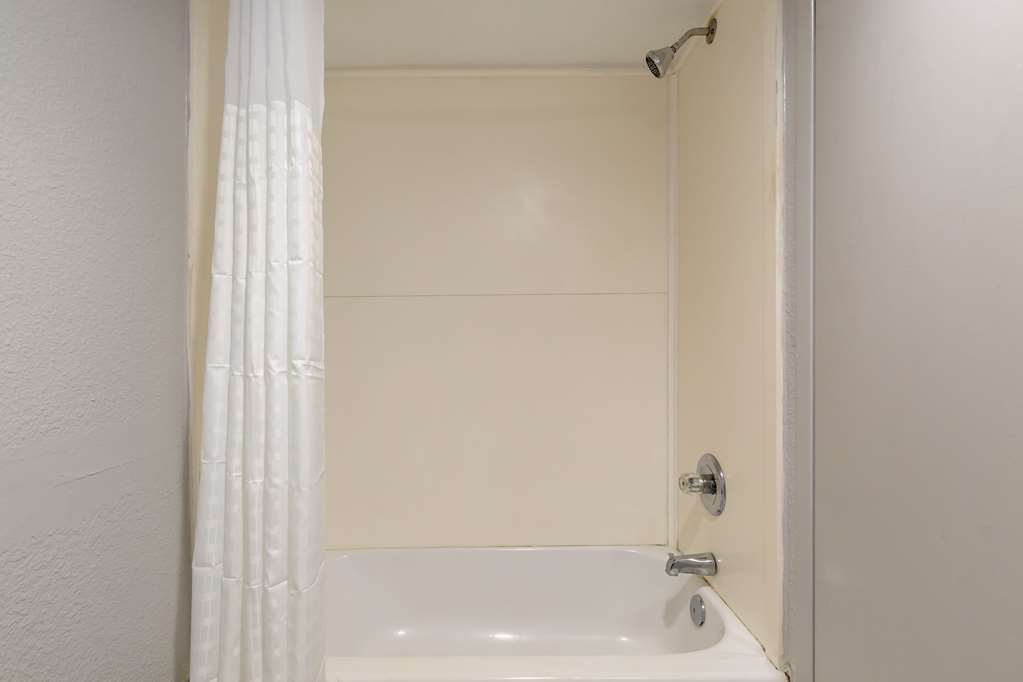 Clarion Hotel & Suites BWI Airport North - photo 27