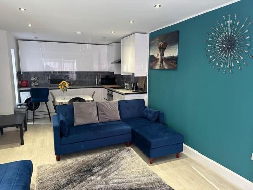 Kyoto House Central Derby I 2 Bedrooms Spacious Warm & New With Netflix — 4-Star Luxury Hotel in Derby, United Kingdom