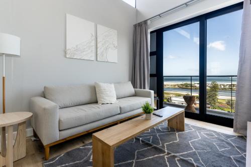Burmeister 607 Top Floor Corner 2 Bedroom Apartment with Sea and Lagoon Views Onsite Parking