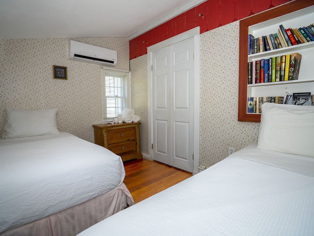 Hampton's Vacation Inn - photo 20