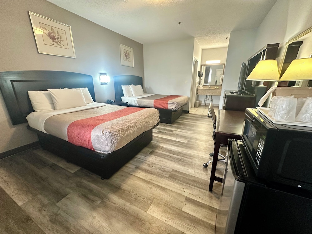 Red Carpet Inn Norwalk - photo 12