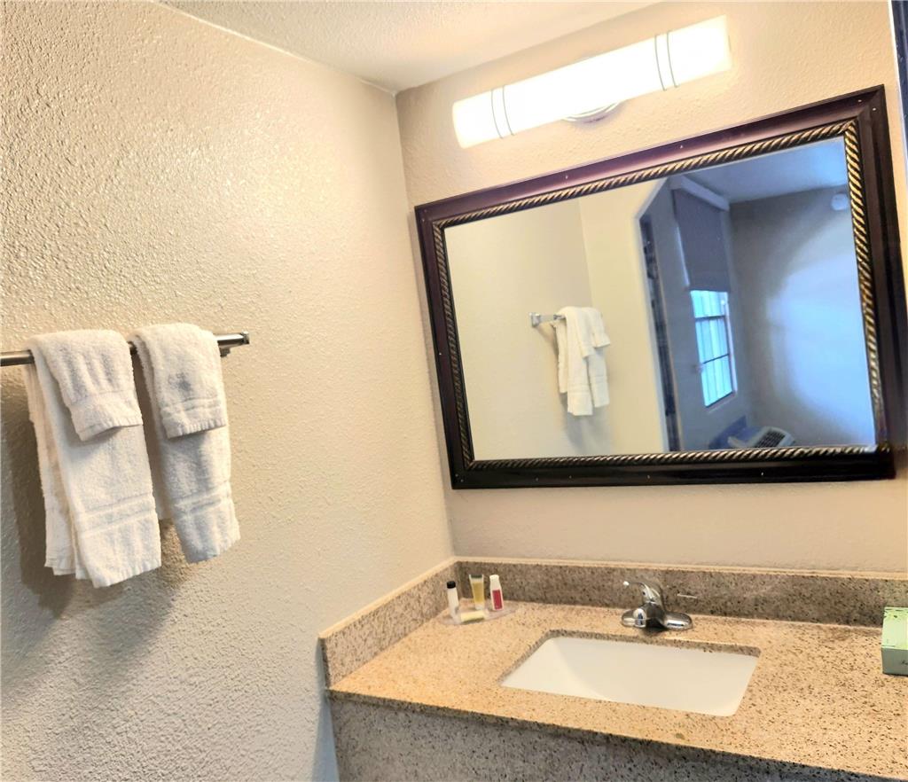 Days Inn by Wyndham Houston - photo 19