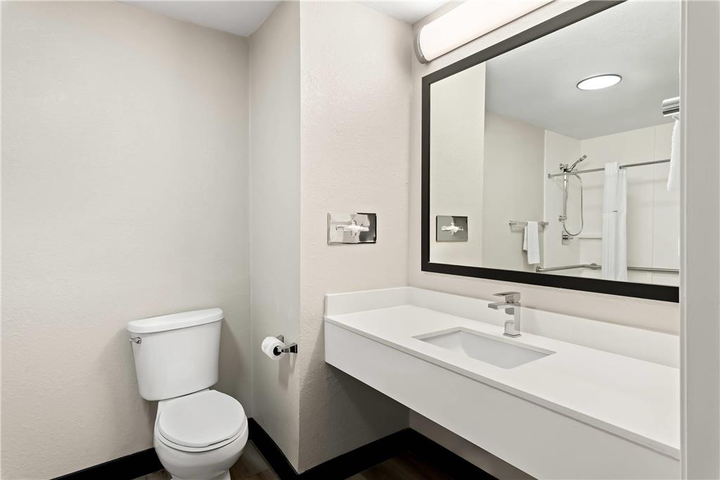 Quality Inn & Suites - photo 23