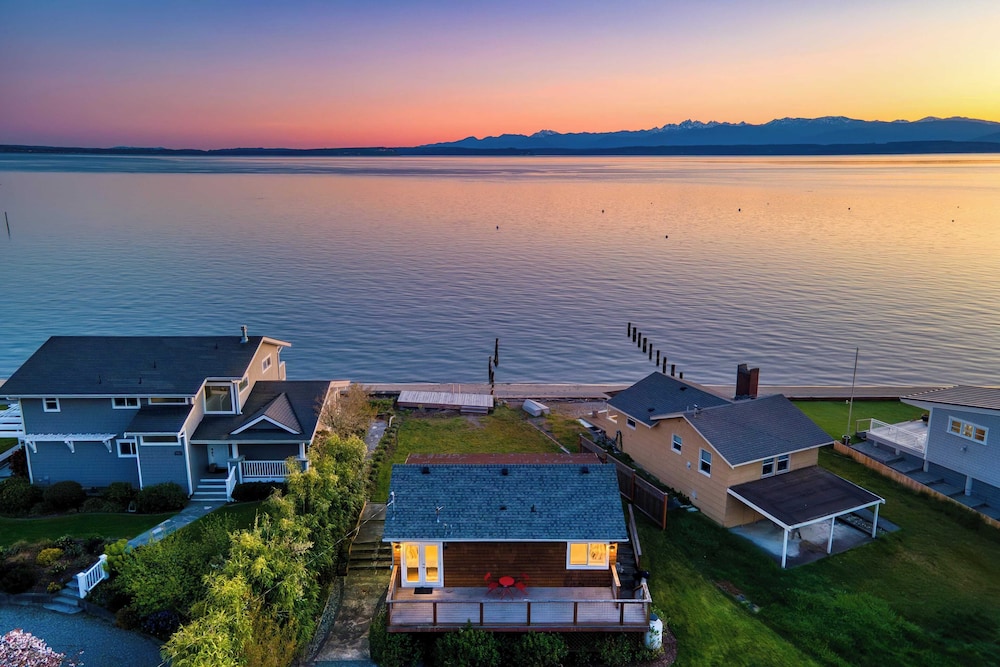 Cozy Whidbey Island Stay Steps on the Beach Fireplace Bbq Near Trails — hotel in Freeland