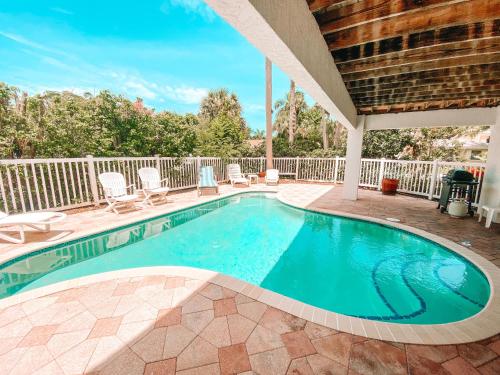 Away To Play — 4-Star Luxury Hotel in Holmes Beach, United States