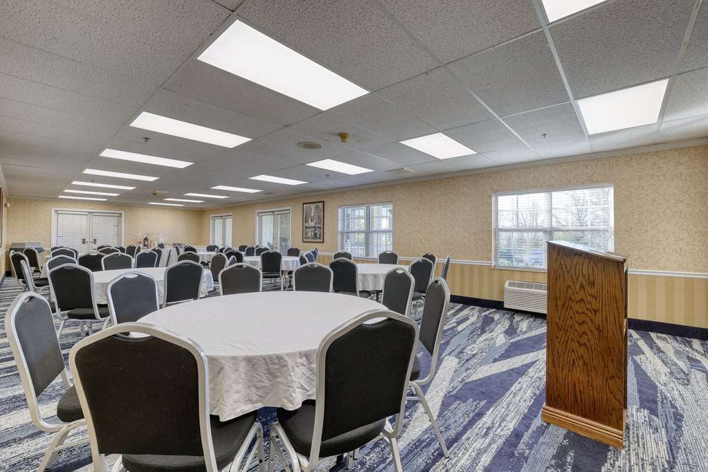 Comfort Suites Appleton Airport - photo 66