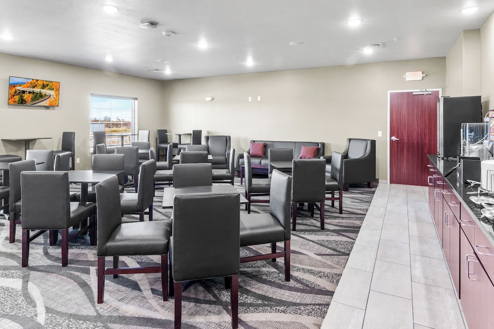 Cobblestone Hotel & Suites Denmark Green Bay - photo 53