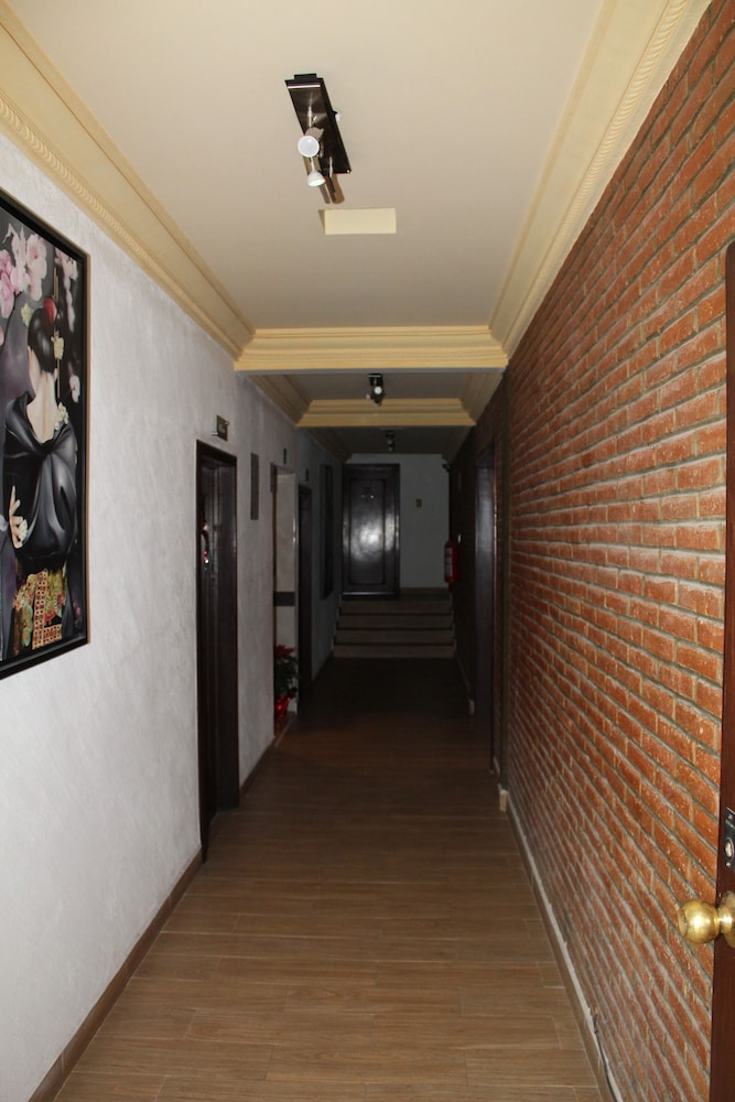 Komod Business Hotel — Libres