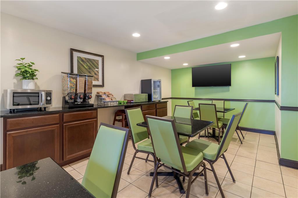 SureStay Hotel by Best Western East Brunswick - photo 7
