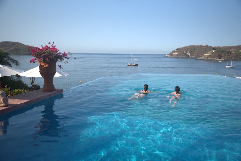 Infinity pool