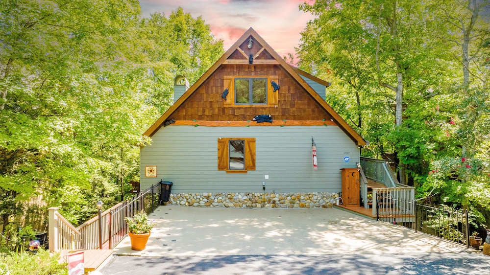 Bear Bottoms in Pigeon Forge, United States