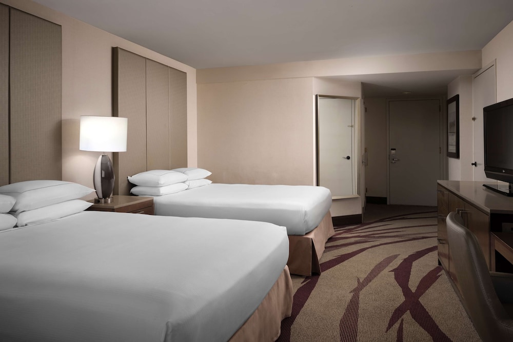 Hilton Long Beach Hotel - photo 15