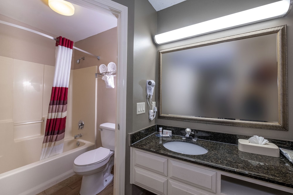 Red Roof Inn & Suites Wilson - photo 38