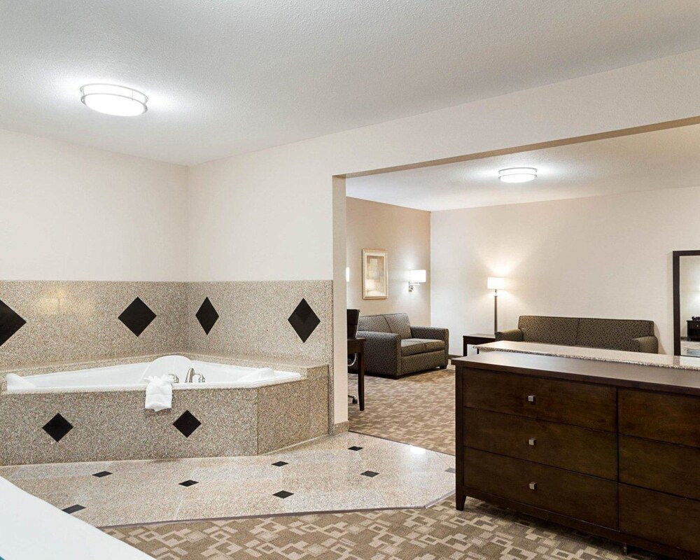 Suburban Extended Stay LaPlace - photo 8