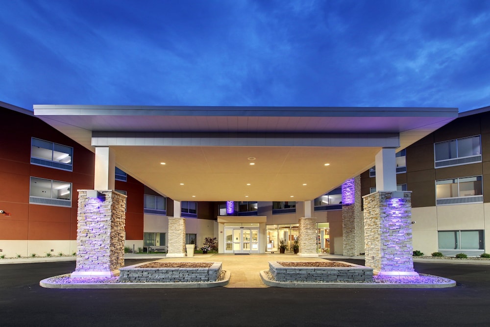 Holiday Inn Express & Suites Galesburg by IHG - photo 68