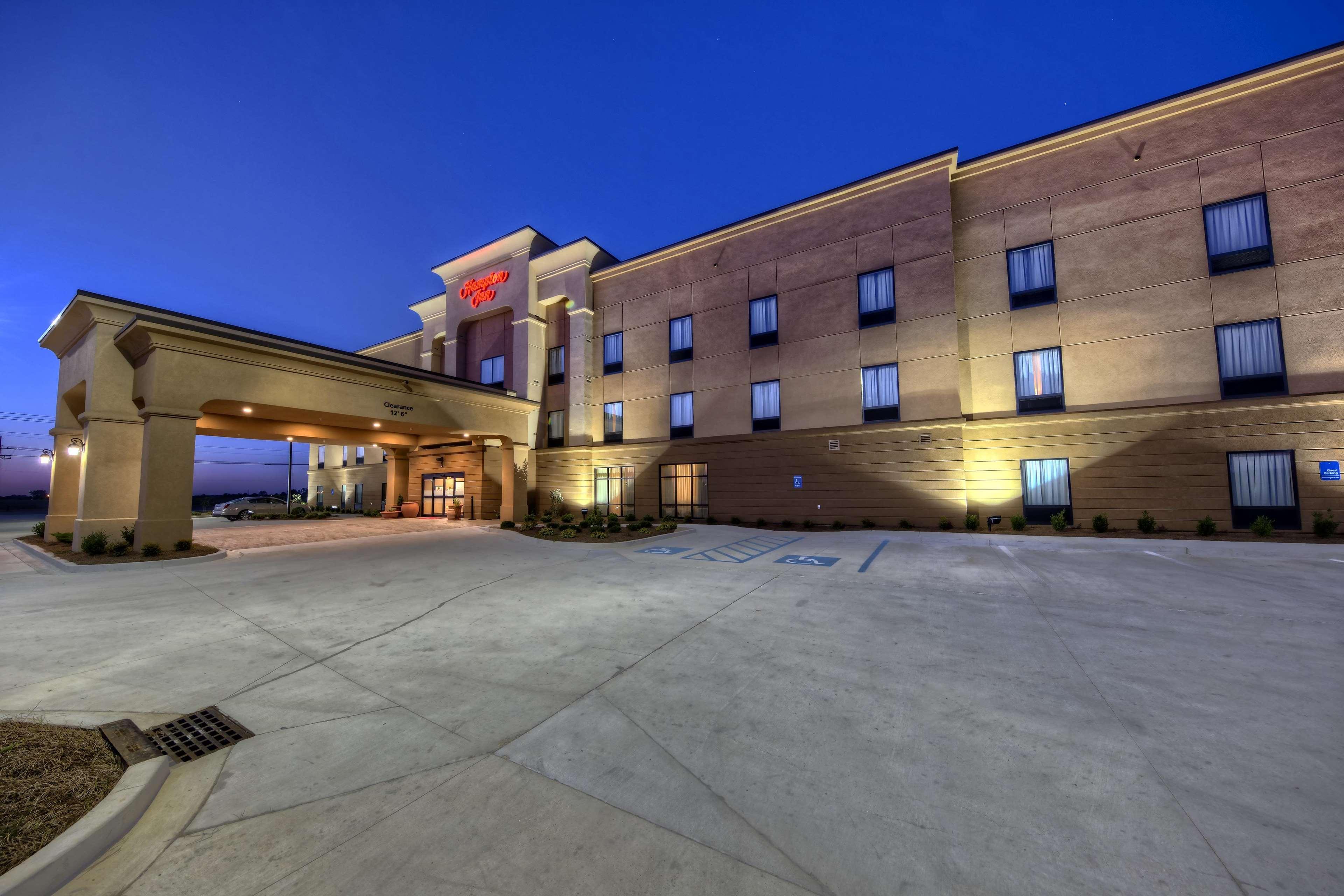 Hampton Inn Indianola - photo 11