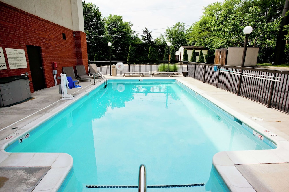 Hampton Inn Martinsburg South Inwood - photo 34