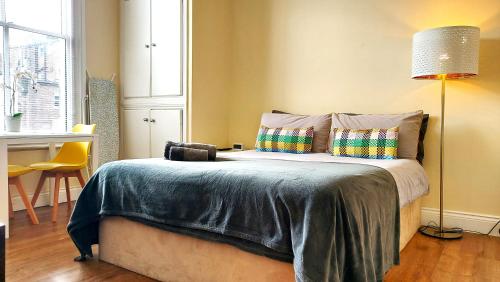 Fine Studio Flat Shepherds Bush Notting Hill — 4-Star Luxury Hotel in London, United Kingdom