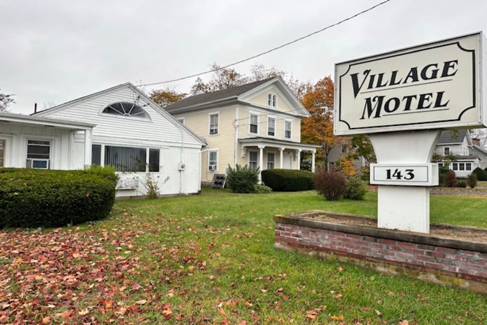 Village Motel Clinton in Clinton, United States