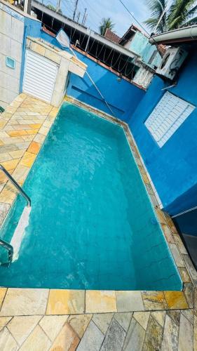 Mongaguá com piscina in Mongagua, Brasil