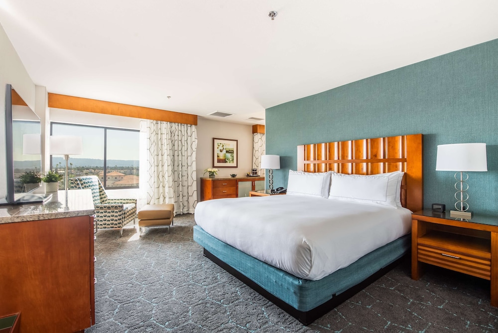 DoubleTree by Hilton Carson - photo 5