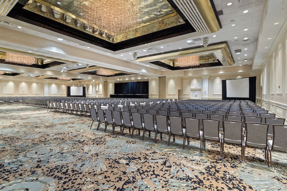 Crowne Plaza Executive Center Baton Rouge by IHG - photo 122