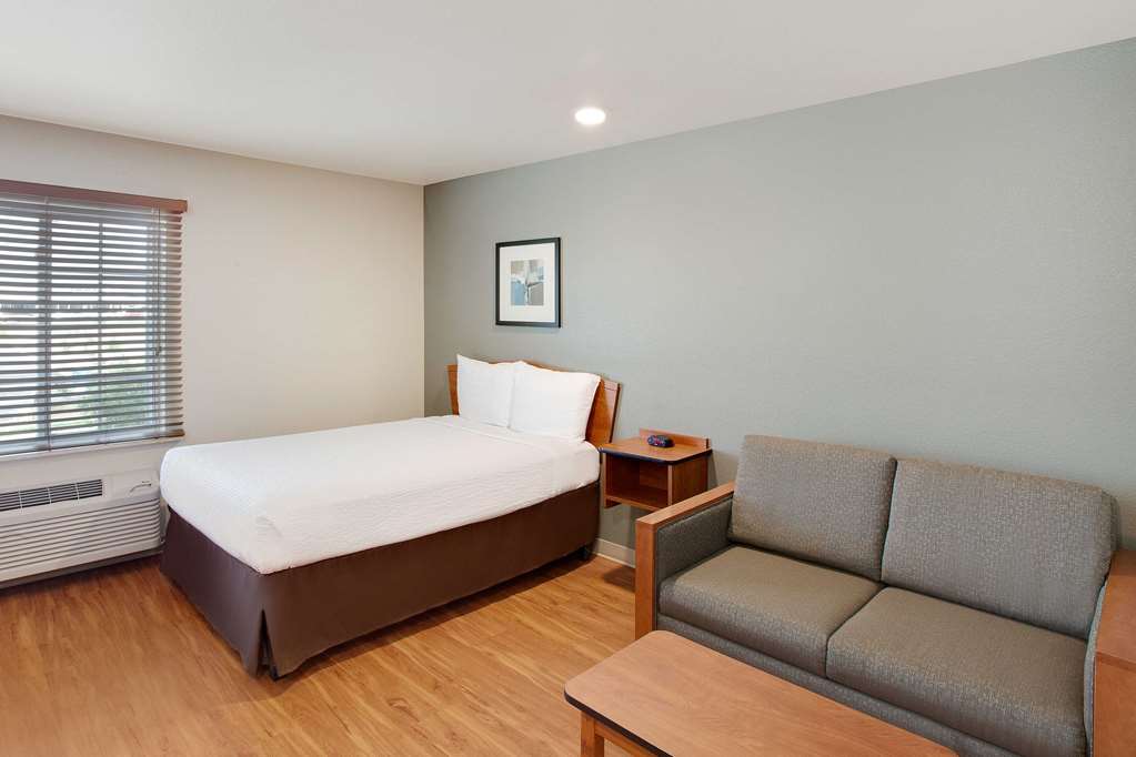 WoodSpring Suites College Station - photo 8
