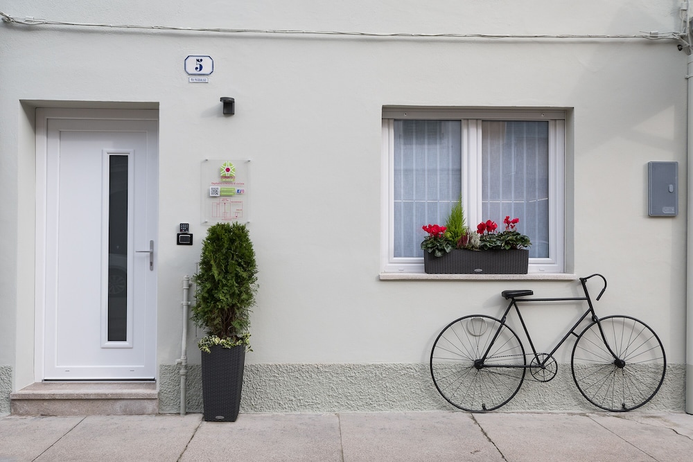 Zona 30 Bike Guesthouse — 4-Star Luxury Hotel in Palmanova, Italy