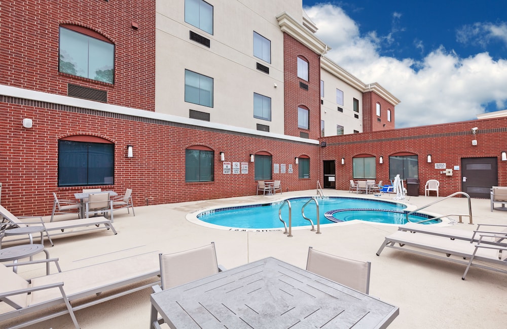 Holiday Inn Express and Suites Longview South I20 by IHG - photo 11