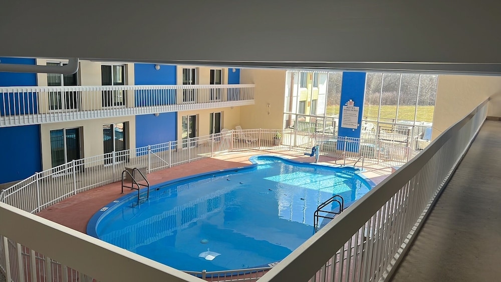 Days Inn by Wyndham Rock Falls - photo 32