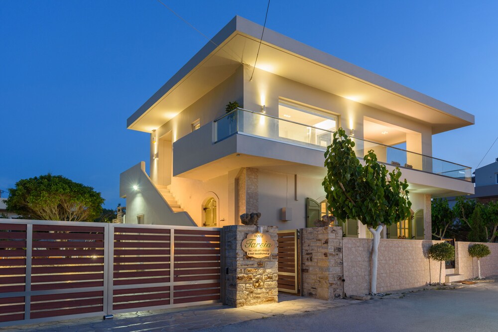 Tarsia Homes & Suites — 4-Star Luxury Hotel in Alimos, Greece